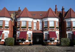 Glenlyn Guest House B&B,  London n12
